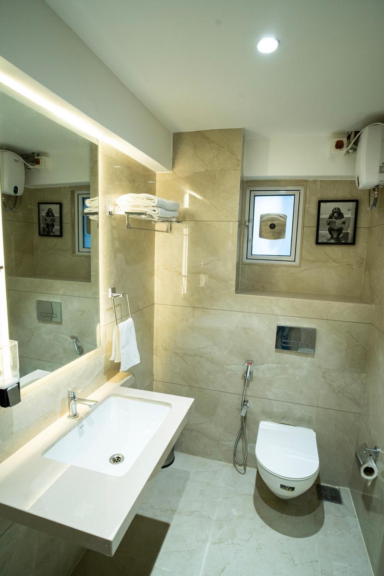 Hotel The Grand Murli Surat Exterior foto