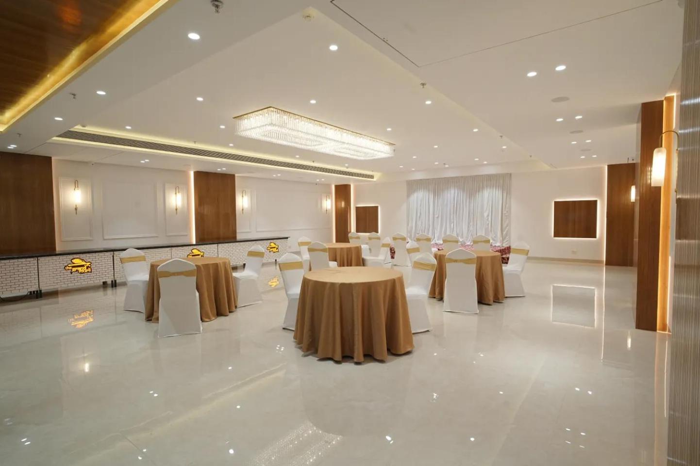 Hotel The Grand Murli Surat Exterior foto